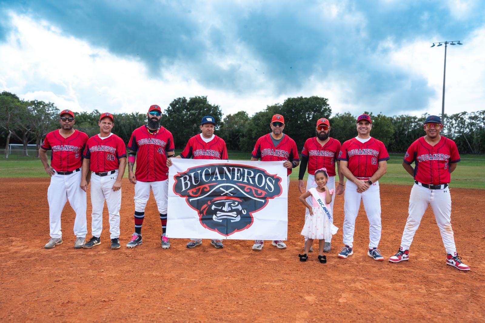 Equipo Bucaneros presente en la inauguración de la Temporada Primavera 2026
