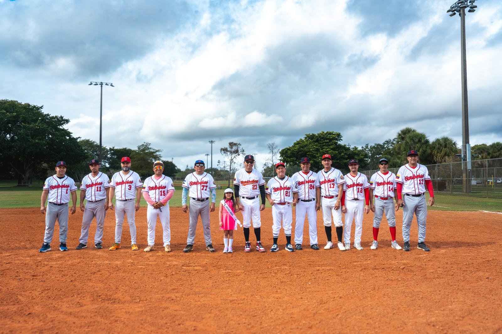 Equipo Caribeños presente en la inauguración de la Temporada Primavera 2026