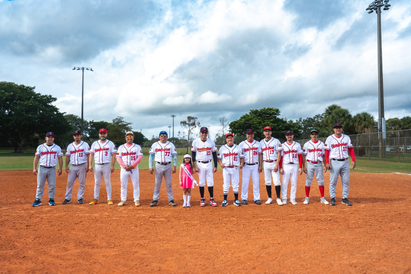 Caribeños logran espectacular remontada y le arrebatan la victoria a Hispanos